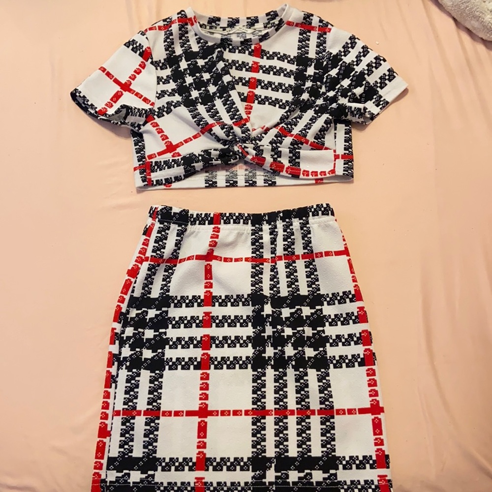 2-Peice Plaid Juniors Set
